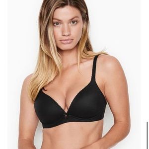 Lightly lined wireless bra